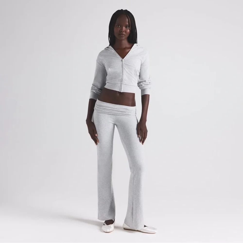 SKIMS Cotton Jersey Slim Zip Up Hoodie - Picture 5 of 5